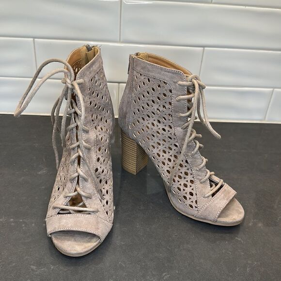 Qupid Taupe Lace up Heals - Picture 5 of 9